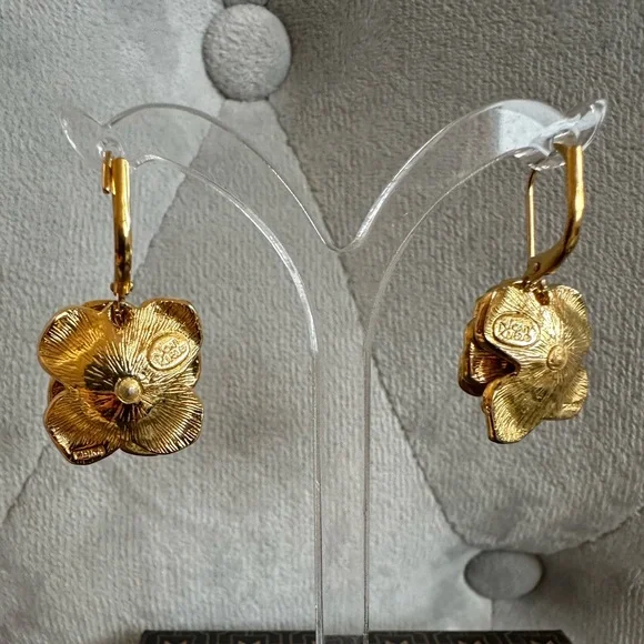 Joan River's Floral Dangle earrings. - Picture 7 of 8